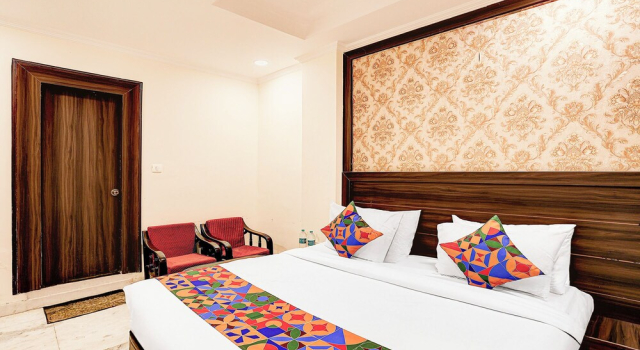 Номер Premium FabHotel Comfort Stay I - 700m from Metro Multispeciality Hospital Noida