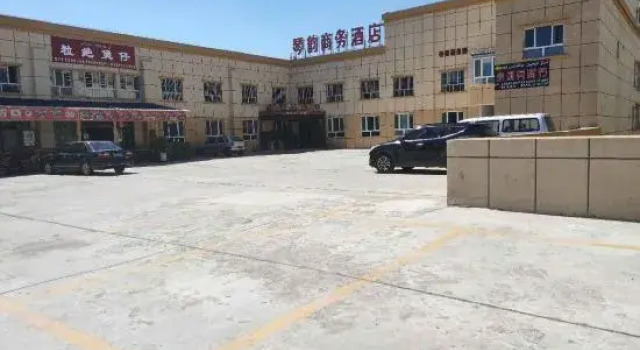 Tekes Qinyun Business Hotel, Prenota Hotel Hotel a Xinjiang con parcheggio, Parcheggio