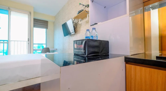 Студия Minimalist Studio With Great City View At Tifolia Apartment