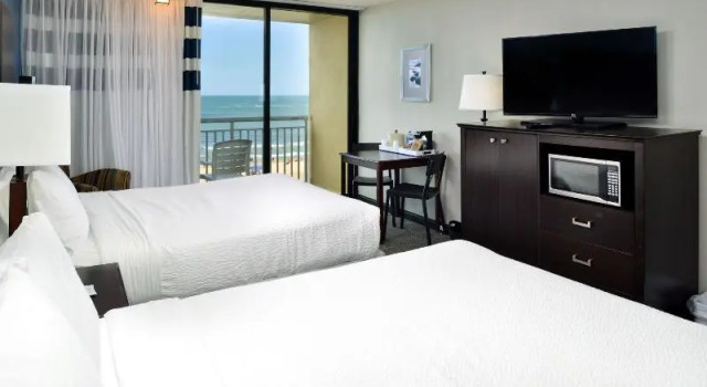 Четырёхместный номер Standard с балконом и oceanfront Four Points by Sheraton Virginia Beach Oceanfront