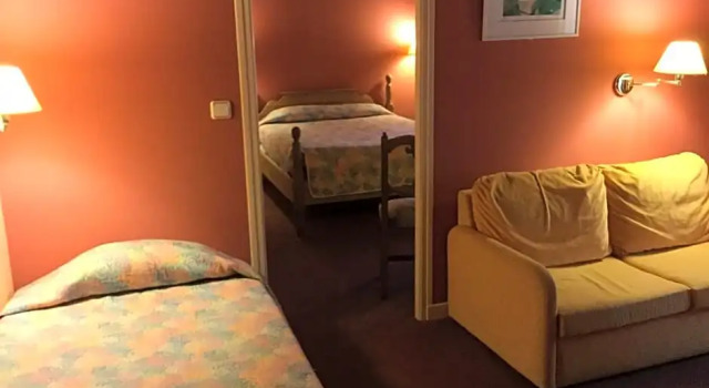 Logis Hôtel La Fleur de Lys, Забронировать Отель Корматен Cote du Maconnais-Beaujolais, рядом с Eglise Saint-Martin