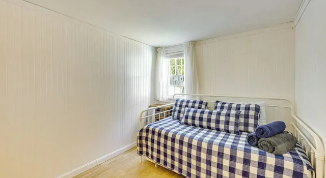 2 Mi to Coastline: Cozy Wellfleet Escape w/ Deck, Rezervasyon Otel Wellfleet Cape Cod