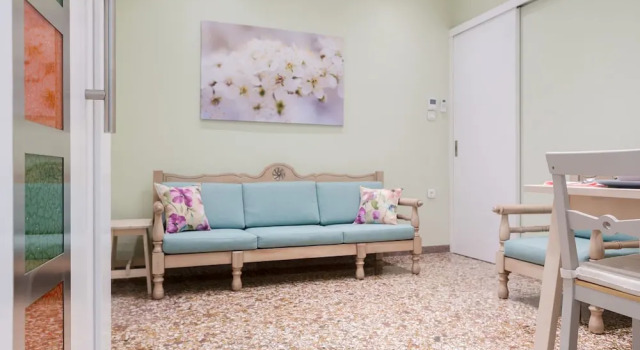 Апартаменты c 1 комнатой Grandma's Chic & Bright Athenian Home with a Patio