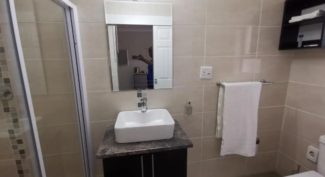Люкс Lucolo Palace B&B - East London