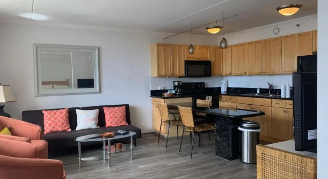 Апартаменты Waikiki Banyan 1812 Spacious Tropical Oasis
