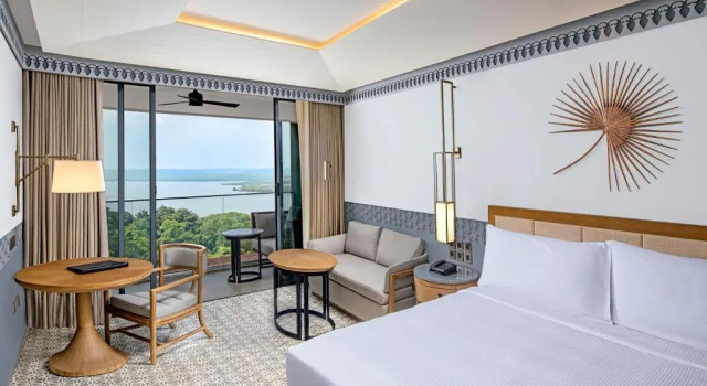 Люкс Deluxe с балконом и с видом на реку DoubleTree by Hilton Goa - Panaji
