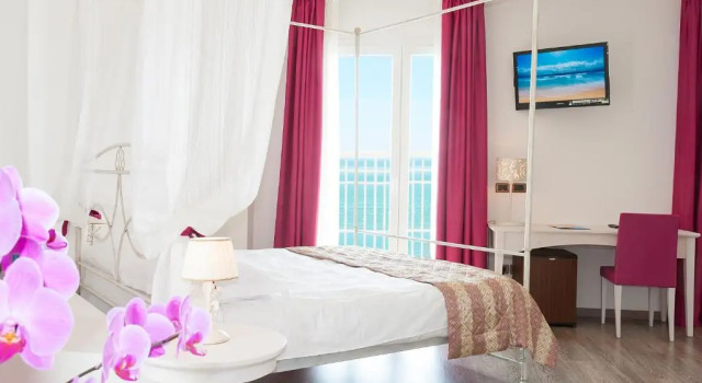 Полулюкс с видом на море Regents Hotel
