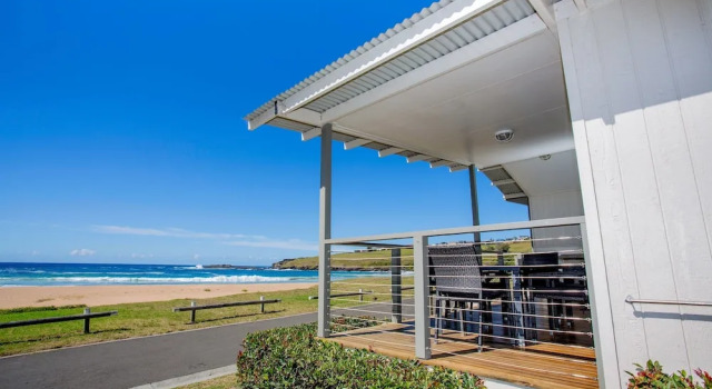 Номер Standard с 3 комнатами с балконом BIG4 Tasman Holiday Parks - Easts Beach