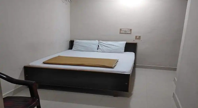 Sri Sivalakshmi AC Guest House, Book Guesthouse Virudhachalam India