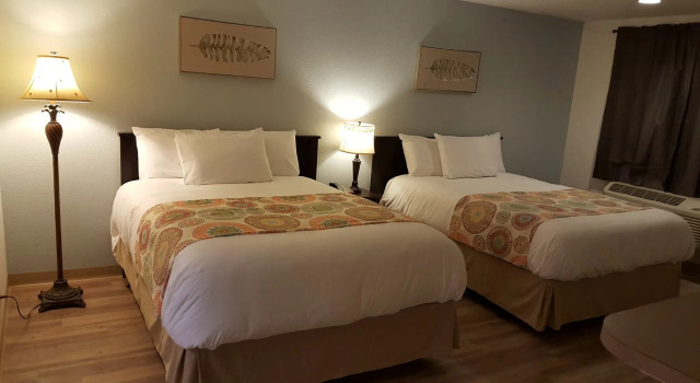 Четырёхместный номер Standard Tricove Inn & Suites