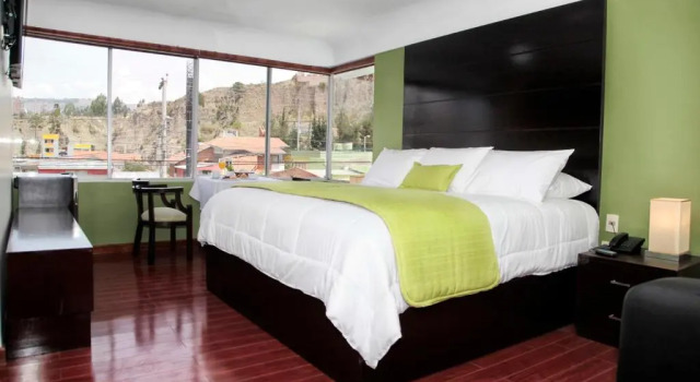 Люкс с балконом и с видом на город Casa Hotel Achumani