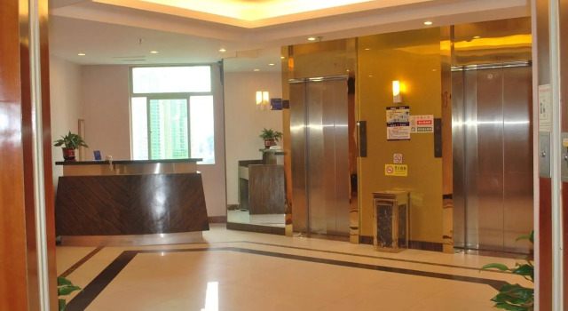 Jihua Business Hotel, Rezerwuj Hotel Hotele w Shenzhen z parkingiem, Parking