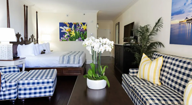 Четырёхместный номер Deluxe с балконом и с видом на город Inn at Pelican Bay