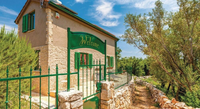 Beautiful home in Polje w/ 2 Bedrooms, Prenota Hotel Polje 
