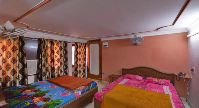 Sharma Guest House, Book Pension Hoteller i Punjab med parkering, Parkering
