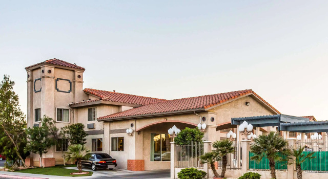 Quality Inn Near China Lake Naval Station, Book Hotel Hoteller i Ridgecrest med pool, Swimmingpool