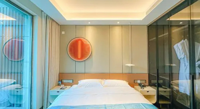 Кровать в общем номере Junshan Holiday Hotel