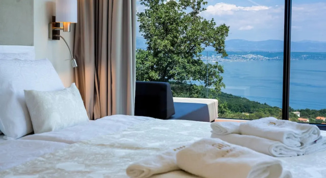 Villa AltaVista, Opatija - Seaview & Relax with Heated Pool and Private MiniGolf