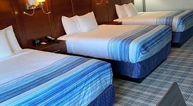 Шестиместный номер Standard AmericInn by Wyndham Williamsburg