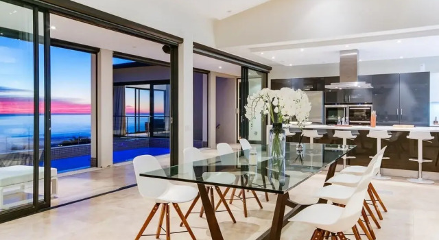 Spectacular Holiday Villa w Private Pool Gym Prima Views, Забронировать Вилла Коттеджи Cape Peninsula, Коттедж