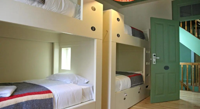 Кровать в общем номере 29 Madeira Hostel