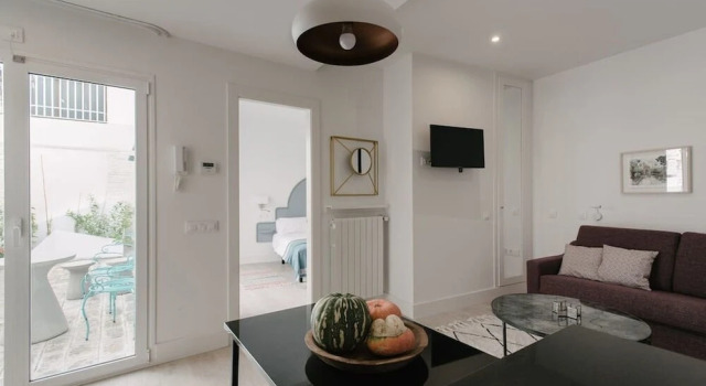 Sevilla Alquila Suites Plaza del Salvador con piscina climatizada, Забронировать Отель Бизнес-отели Севильи, рядом с Оспиталь-де-лос-Венераблес, 4* 5*