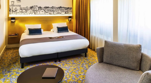 Двухместный номер Privilege с видом на бассейн Mercure Agen Centre