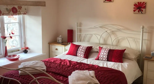 Коттедж Webbington Farm Cottages