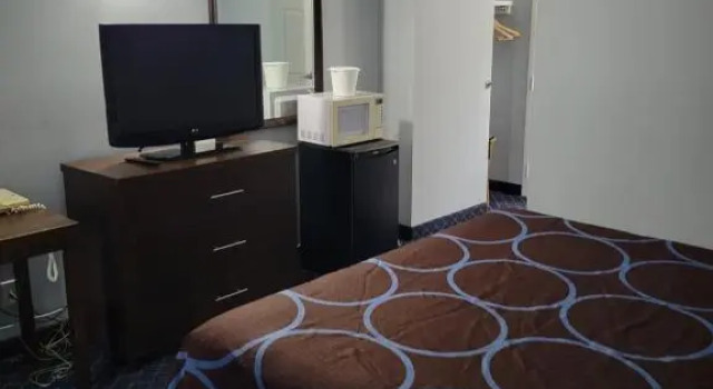 Номер Deluxe Super 8 by Wyndham Red Deer