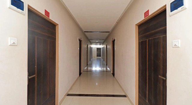 Capital O 30234 Hotel Shri Sai Amrit, Забронировать Отель Отели штата Махараштры 3 звезды, 3*