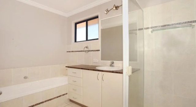 Oomoo 27 - Four Bedroom Townhouse - Close to Beaches!
