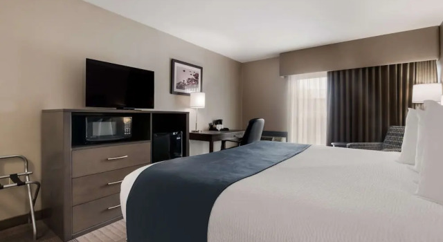 Двухместный номер Standard с балконом Best Western St Catharines Hotel & Conference Centre