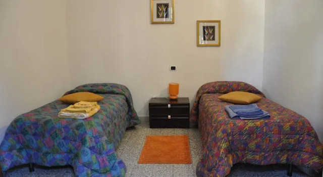 B&B Baroi Orgosolo, Book Bed and Breakfast Hoteller i Orgosolo med parkering, Parkering