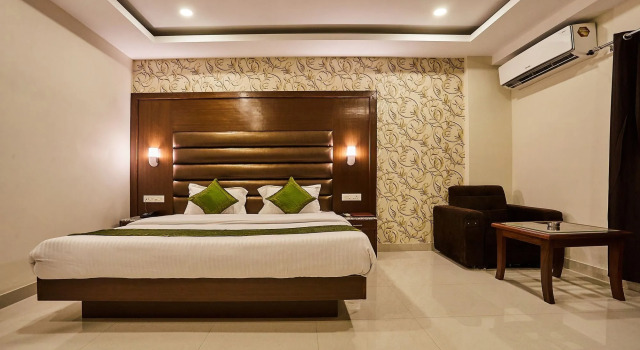 Treebo Premium Grand Legacy Elite with Roof Top Cafe, Rezervovat Hotel Déhrádún Uttarakhand