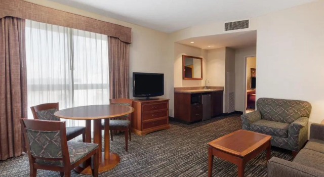 Номер Deluxe Hotel Topeka at City Center
