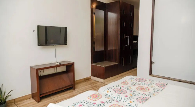 Двухместный номер Deluxe с балконом Vamsor Heights Gurgaon Near Huda Fortis & Max
