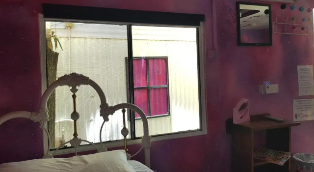 Кровать в общем номере (женский номер) Alices Secret Travellers Inn