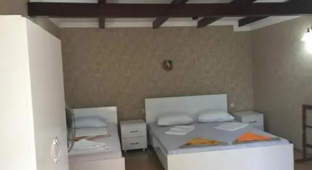 Feride, Book Hotel Makhinjauri 