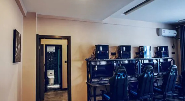 Люкс Business Urumqi dabancheng 9+9 business hotel