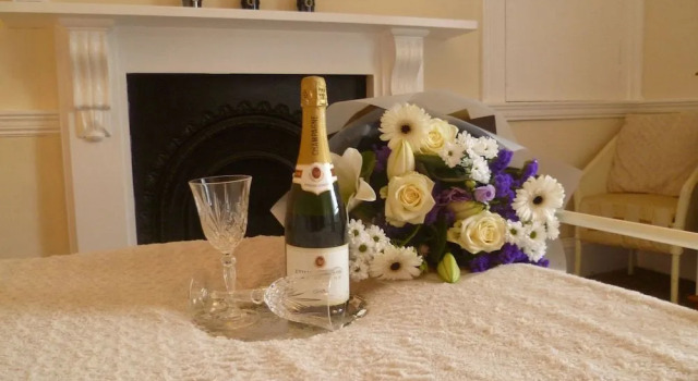 Aberllynfi Riverside Guest House, Забронировать Гостевой дом Отели Сноудония с парковкой, Парковка