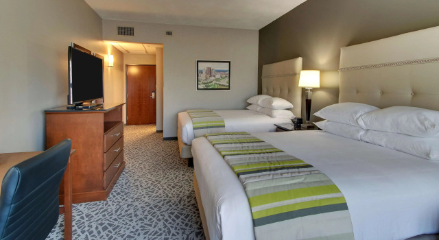 Четырёхместный номер Deluxe Drury Inn & Suites Columbus Polaris