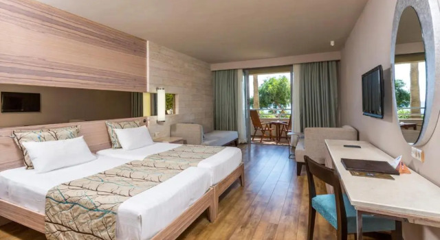 Семейный номер Standard с частичным видом на море Melas Resort Hotel