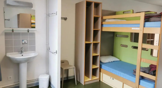 Кровать в общем номере (мужской номер) Auberge de Jeunesse HI Rouen