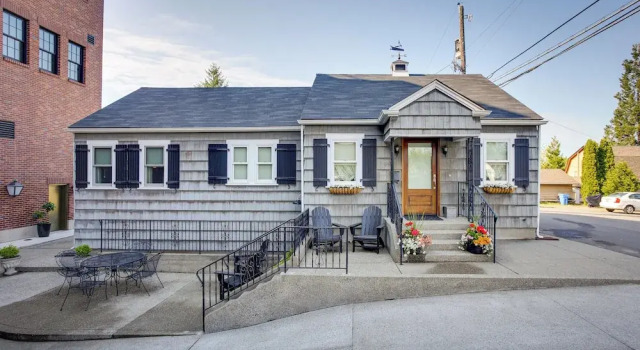 Коттедж Retro-style Home in Ruston: Walkable Location!