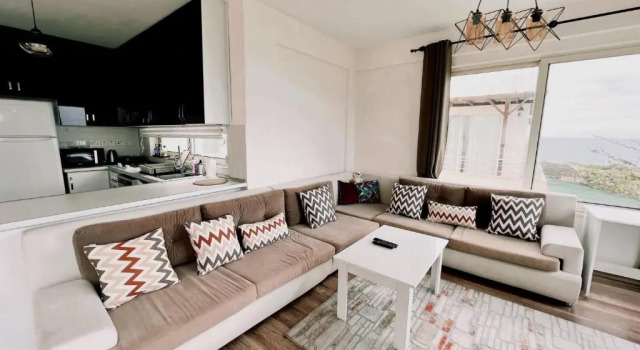 Flat With Roof Terrace and Sea View in Kyrenia, Rezervați Hotel Agios Amvrosios Cipru