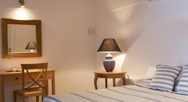 Notos Therme and Spa by Mr and Mrs White, Забронировать Курортный отель Вличада Санторини, рядом с Пляж Вличада