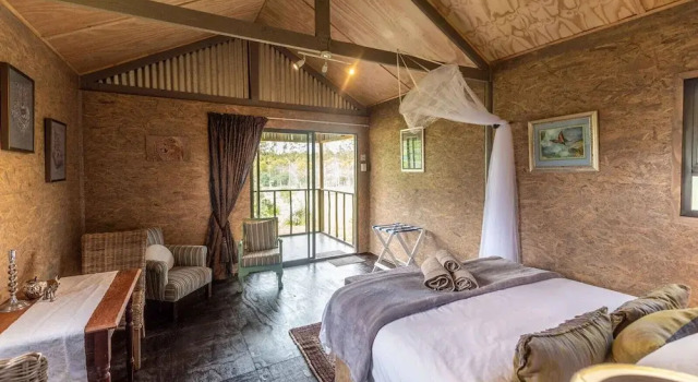 Sleep Whiskers Away From the Lions and " Feel " Them Roar! Cabin 2, Boek Vakantiehuis Hotels in Kurland met parkeren, Parkeren