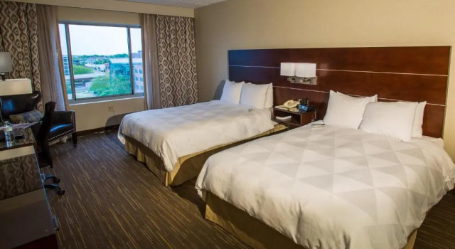 Четырёхместный номер Standard Wyndham Moline on John Deere Commons