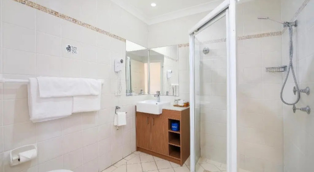 Студия с балконом и с красивым видом из окна Terrigal Sails Serviced Apartments