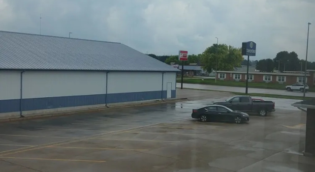Двухместный люкс Boarders Inn & Suites by Cobblestone Hotels – Broken Bow